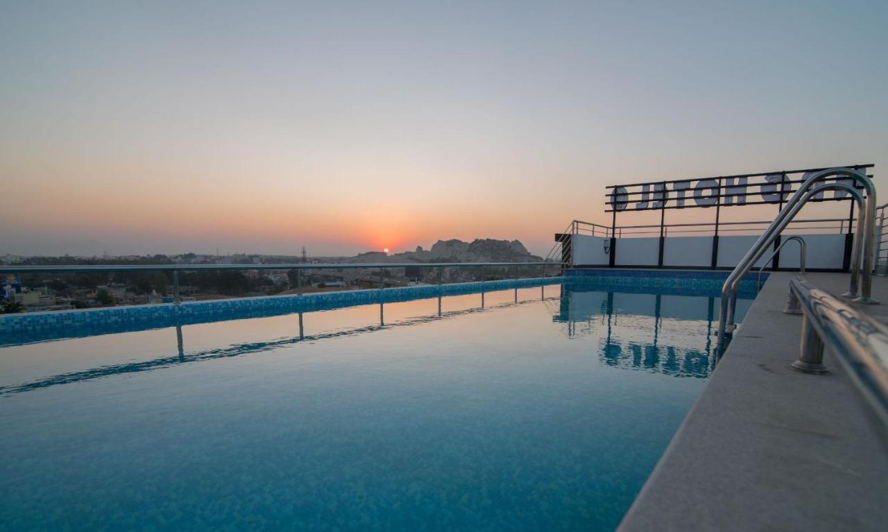 Npg Hotel Yelahanka Exterior foto